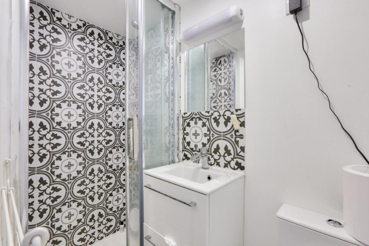 Super Studio In The 11Th District Apartment Париж Екстериор снимка