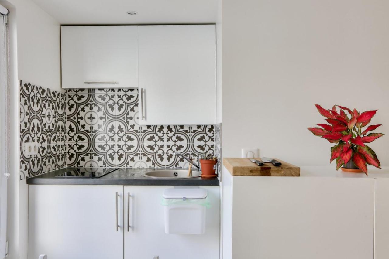 Super Studio In The 11Th District Apartment Париж Екстериор снимка