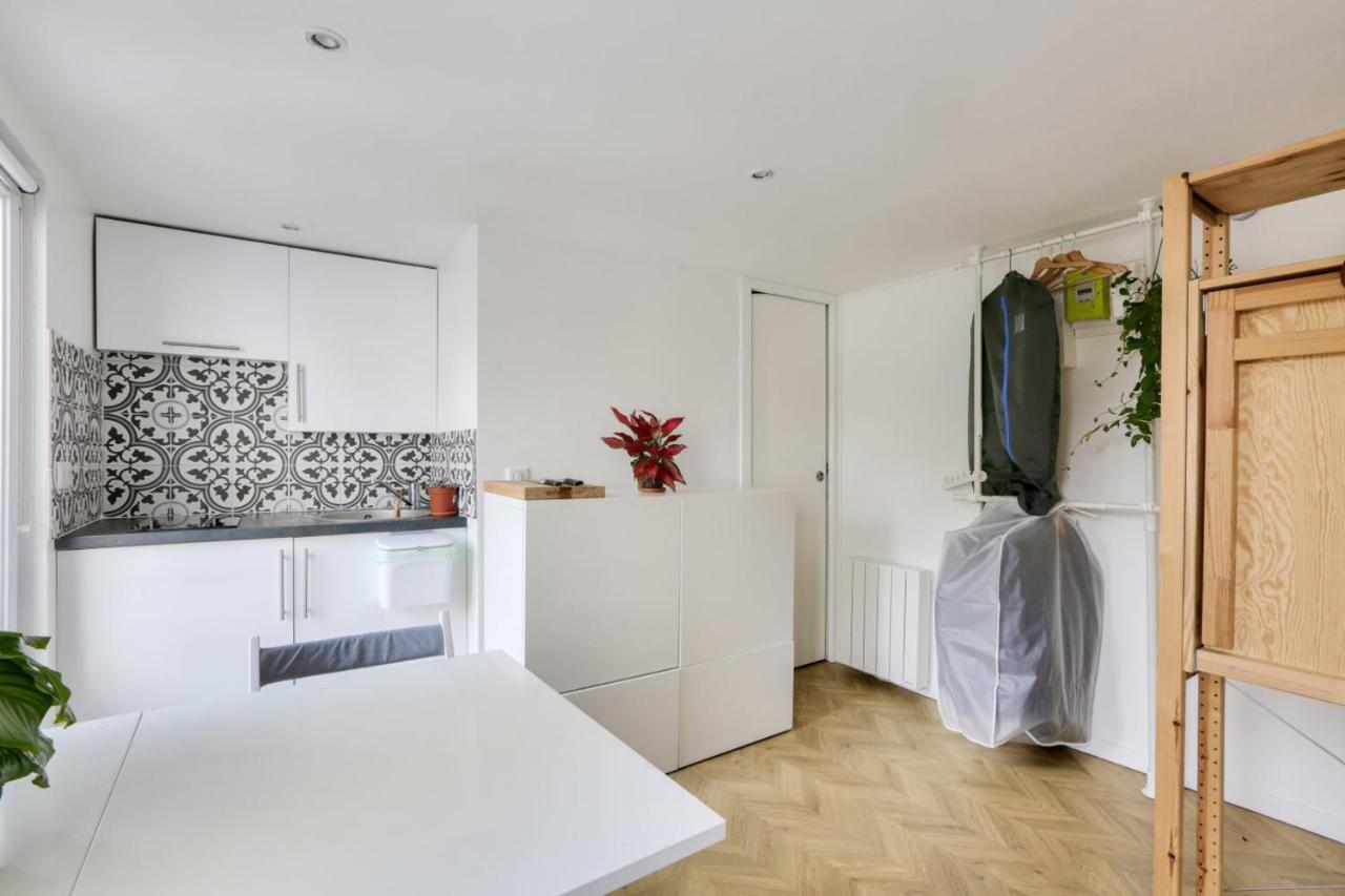 Super Studio In The 11Th District Apartment Париж Екстериор снимка