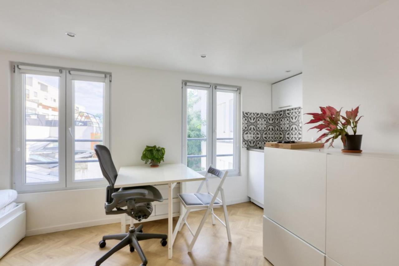 Super Studio In The 11Th District Apartment Париж Екстериор снимка